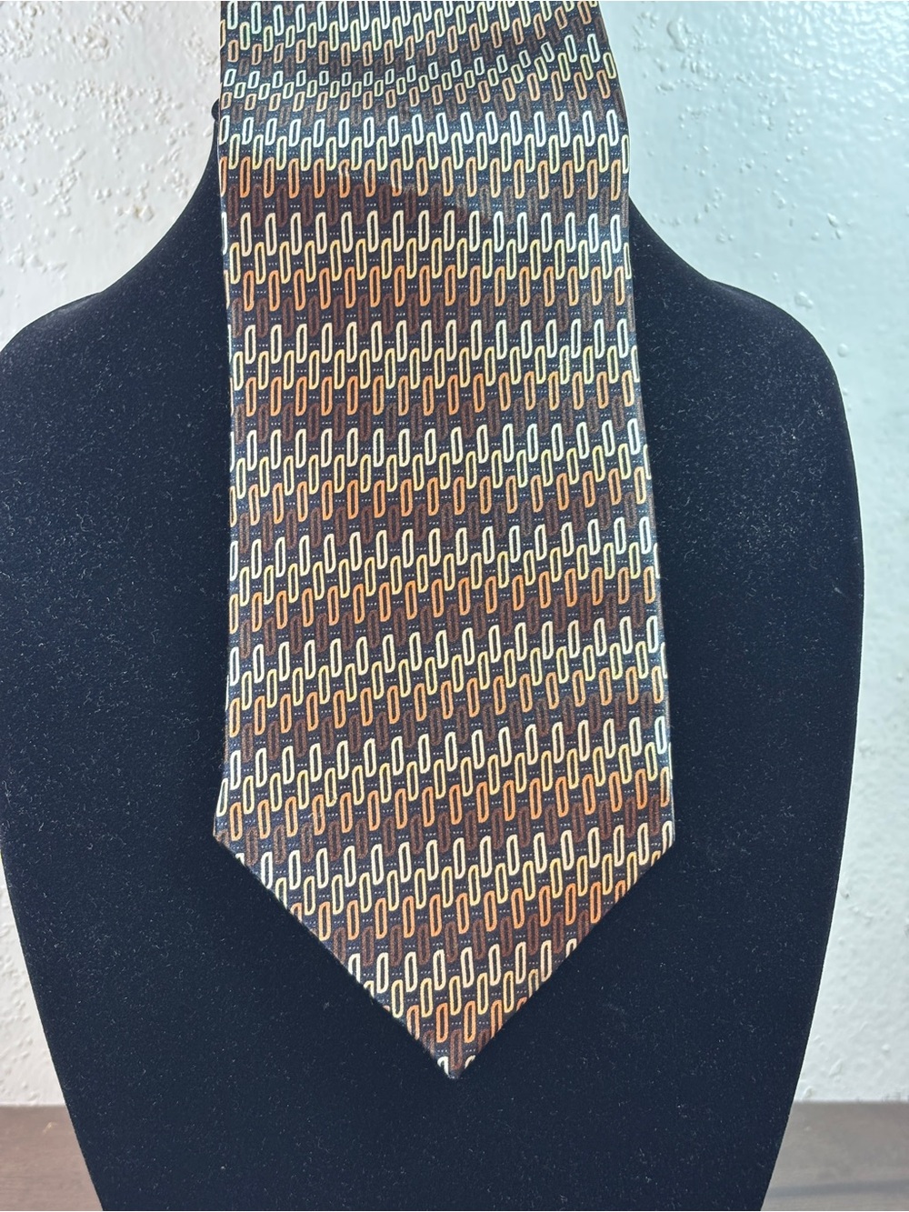 Men's Geometric Pattern Tie in Brown and Gold